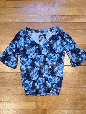 Mudd Navy Blue Floral V-Neck Blouse